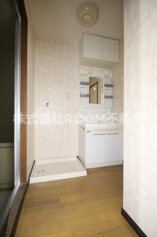 エクセレントハイツの洗面所|明るい洗面所です