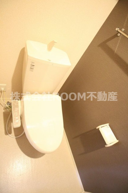 シャインアベニューのトイレ|落ち着いた色調のトイレです