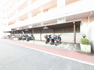 【その他共用部分】 | 敷地内バイク置場です。