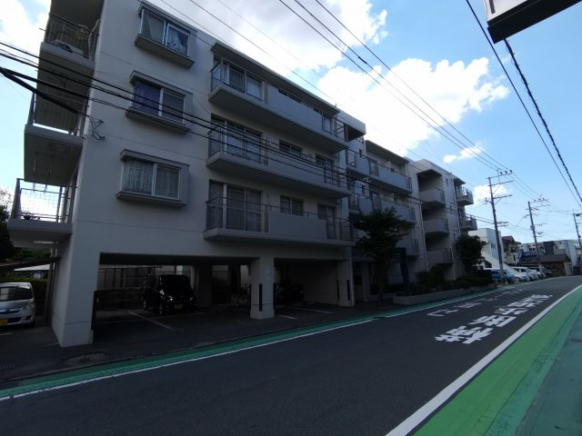 フォレックス諸岡２番館の外観