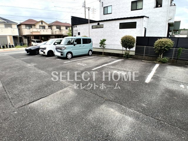 【駐車場】 | ラフォーレ井ノ口 | 駐車場があるので、車を買う予定の方も安心です