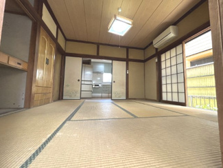 【和室】 | 三浦市初声町和田　一戸建 | 畳に使用されている「い草」には、空気中の湿度を調整する機能があり、香りにはリラックス効果や消臭効果があります。