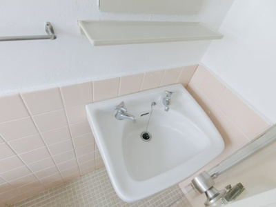 【独立洗面台】 | 生田マンション | 朝の支度にも助かる、独立の洗髪洗面化粧台