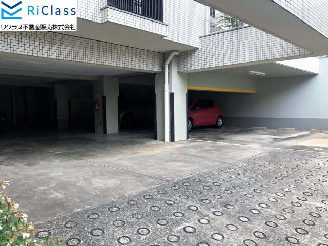 藤和諏訪山ホームズの駐車場