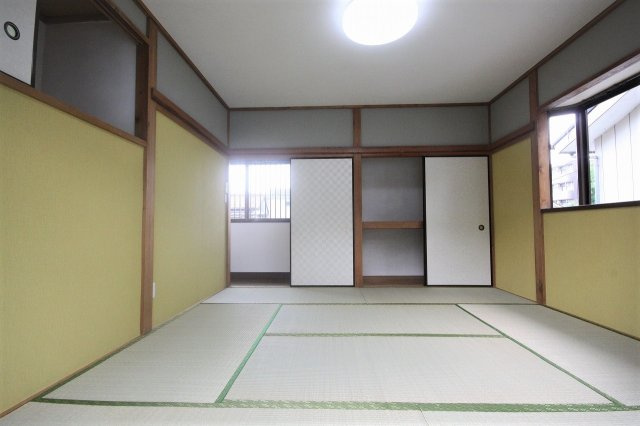 【和室】 | Kozukue Terrace (Fujii Terrace) | Kozukue Terrace (Fujii Terrace) 　　　2階にもエアコンがついています。（2階のエアコンは残地物ですので、設備保証はありません。）