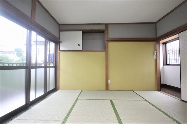 【和室】 | Kozukue Terrace (Fujii Terrace) | Kozukue Terrace (Fujii Terrace) 　　　収納が2カ所ありますので、お部屋もひろびろと♪