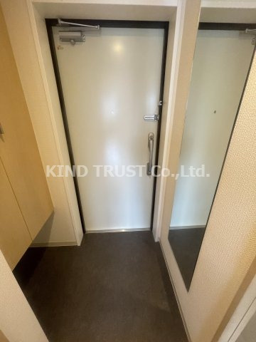 アミティエ扇町リアンの玄関|収納もある玄関です