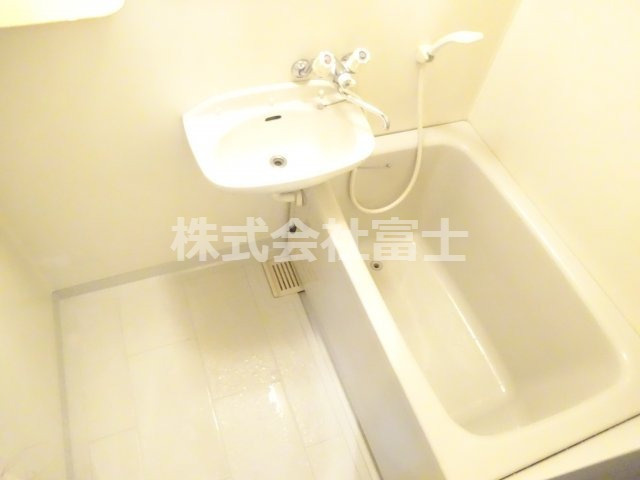 平野町アパートの浴室
