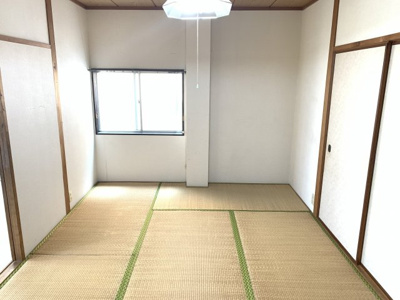 【和室】 | 上野コーポ | 洋室だけでなく、和室もあり温かい空間です。