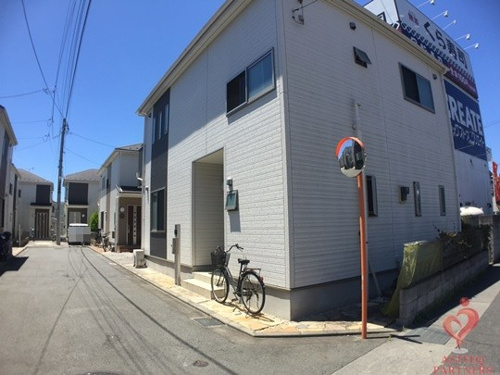 立川市砂川町１丁目 中古戸建 バルコニー 全居室6帖以上 バス トイレ別 角地 ３口以上コンロ 立川市周辺の不動産 株式会社アスティークパートナーズ