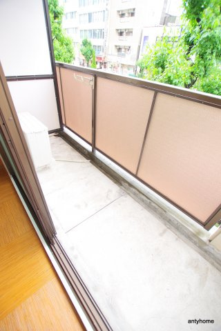 ロイヤルハイツ扇町　仲介手数料無料のバルコニー