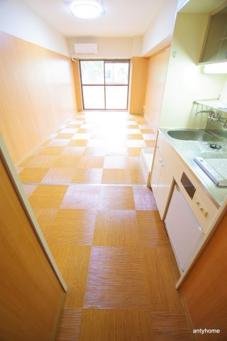ロイヤルハイツ扇町　仲介手数料無料の居間・リビング