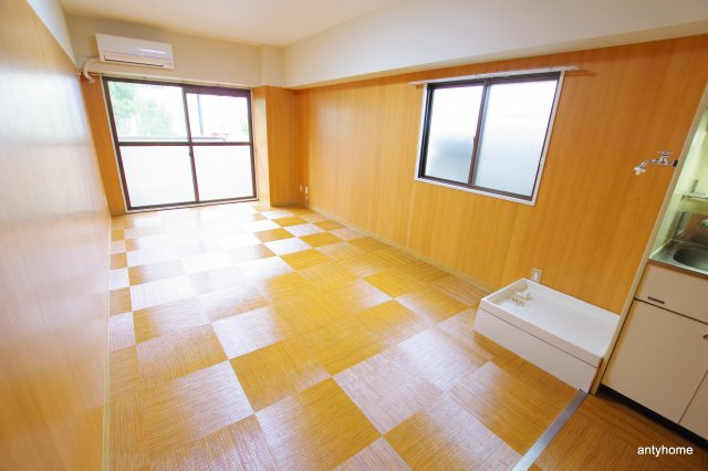 ロイヤルハイツ扇町　仲介手数料無料の居間・リビング