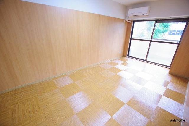 ロイヤルハイツ扇町　仲介手数料無料の寝室