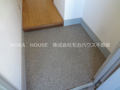 【玄関】 | メゾンやすむろⅠ | 収納もある玄関です