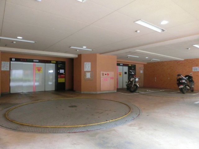 ライオンズシティ難波南の駐車場