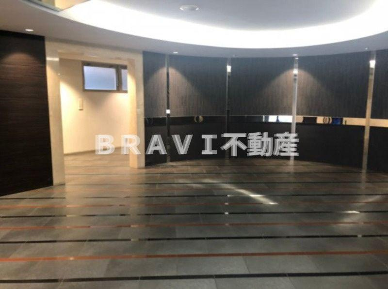 SERENiTE北浜　BRAVI不動産のロビー