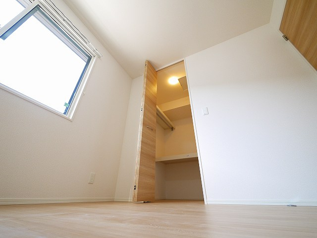 ウインドウIIの収納|大きなウォークインクローゼットがあり、収納には困りません