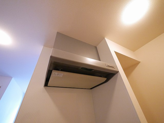 ウインドウIIのキッチン|大きい換気扇があります