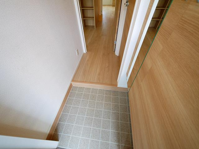 ウインドウIIの玄関|収納もある玄関です