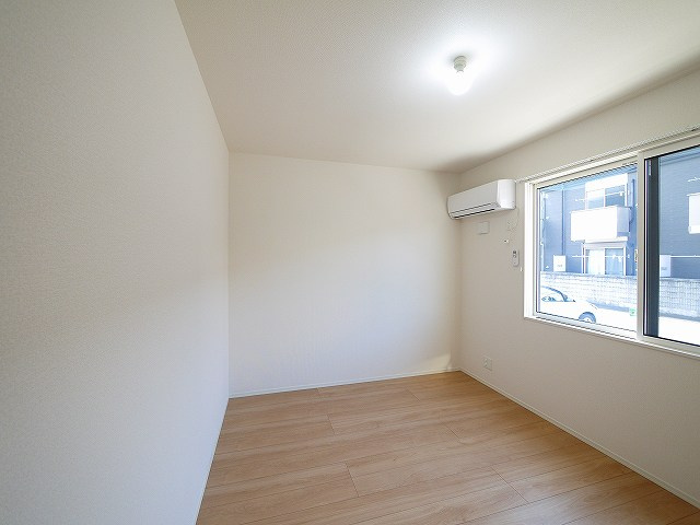 ウインドウIIの洋室|きれいな洋室です