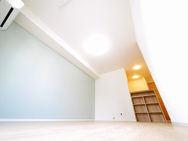 ウインドウIIの居間・リビング|ゆったり過ごせる居間です