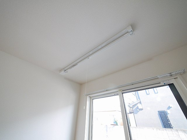 ウインドウIIの設備|嬉しい室内物干しです