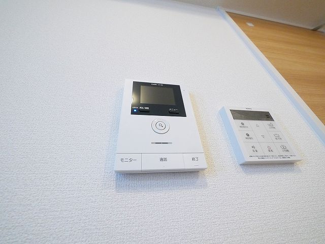 ウインドウIIのセキュリティ|お顔が見えるモニター付きインターホンで安心。