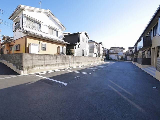 ウインドウIIの駐車場|車をお持ちの方に嬉しい駐車場付きの物件です