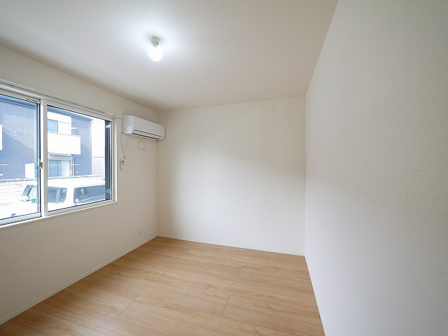 ウインドウIIの洋室|ゆったりした洋室です