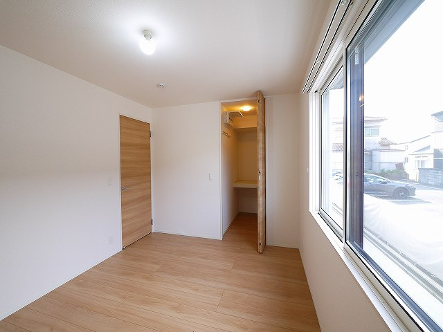 ウインドウIIの洋室|ゆったりした洋室です