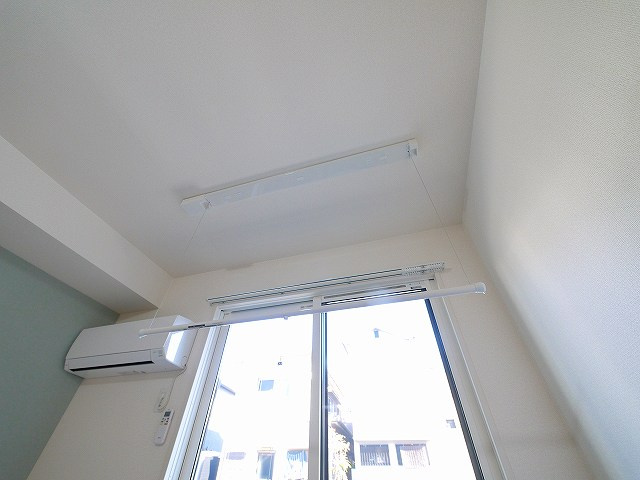 ウインドウIIの設備|室内物干し