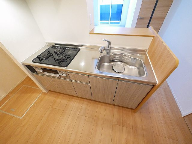ウインドウIIのキッチン|３口コンロのシステムキッチンです