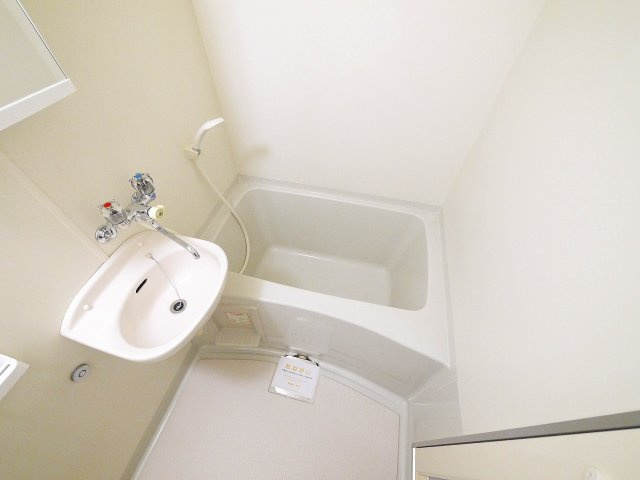 ロイヤルクリヨンの浴室|ゆったり過ごせるお風呂です