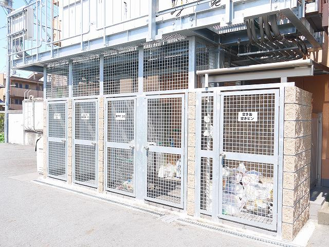 ロイヤルクリヨンのその他共用部分|ゴミ置場