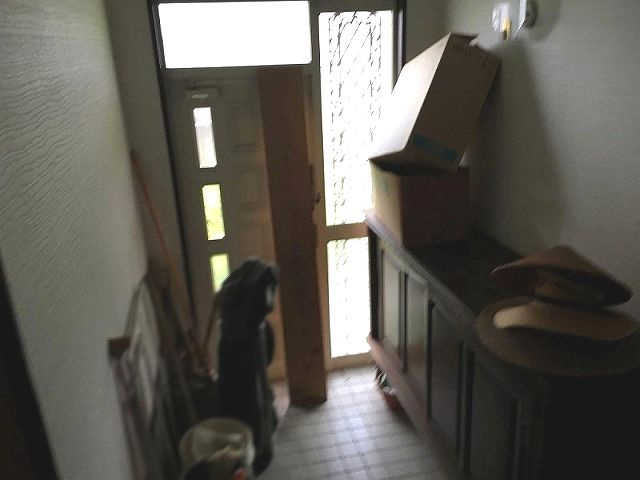 高知市長浜　中古戸建ての玄関