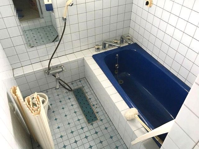 高知市長浜　中古戸建ての浴室