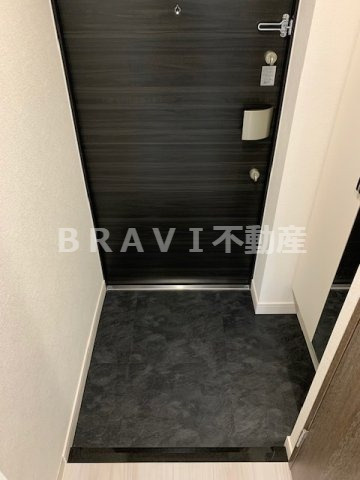 プレサンス森ノ宮 THEゲート　BRAVI不動産の玄関|【プレサンス森ノ宮THEゲート】シンプルで使いやすい玄関です