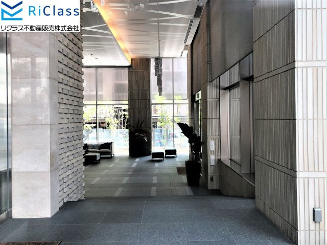 プラウドタワー神戸県庁前のエントランス|ゆとりのあるエントランスです