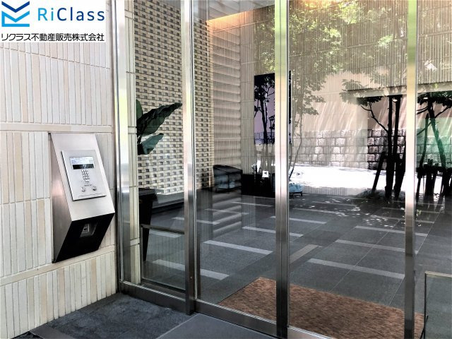 プラウドタワー神戸県庁前のエントランス|建物の内部です