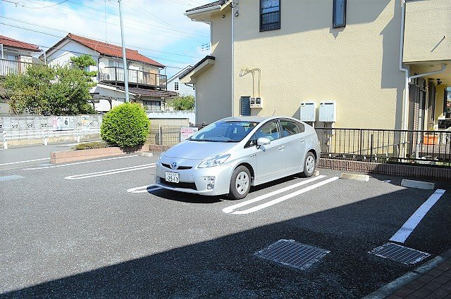 キャッスルウエストの駐車場