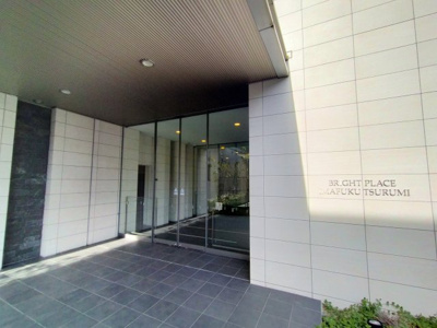 【エントランス】 | ブライトプレイス今福鶴見 | Ｗオートロックのエントランスで、管理人さんがいので、防犯面やお子様がいるご家庭も安心ですね♪
