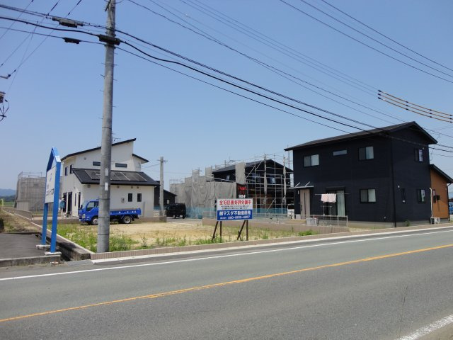 甲佐町芝原分譲地の周辺|県道側から１４号地写真です

