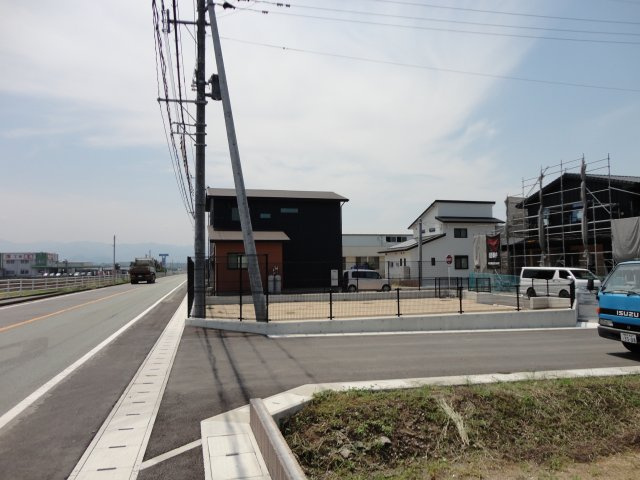 甲佐町芝原分譲地の周辺|県道嘉島甲佐線です
