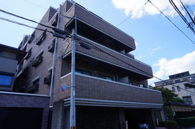 コモド御所南の外観