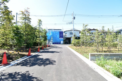 【前面道路含む現地写真】 | 調布市深大寺北町6丁目 | 11・14号棟　前面道路5ｍ
5号棟　前面道路5ｍ