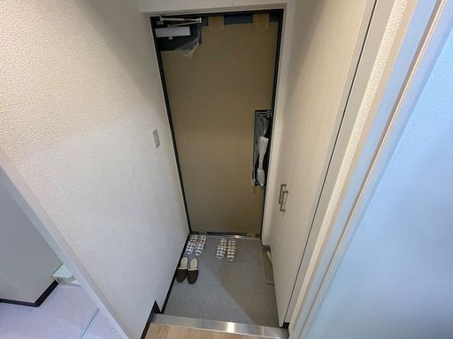 ルーミー甲南山手の玄関