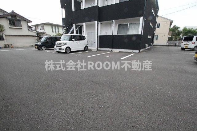 LARGO　A・Bの駐車場|車をお持ちの方に嬉しい駐車場付きの物件です