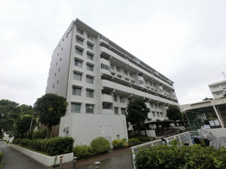 【外観】 | 総戸数５５４戸、昭和５７年３月築、管理人は日勤勤務につき管理体制良好です♪