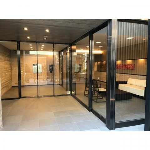 ミュプレ根岸のエントランス